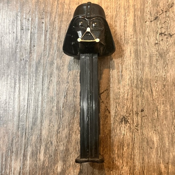 FINAL PRICE Star Wars Darth Vader Pez Dispenser - Picture 1 of 5